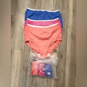 Breezies Women’s Cotton Brief Panty Set
**Size:**8 NEW